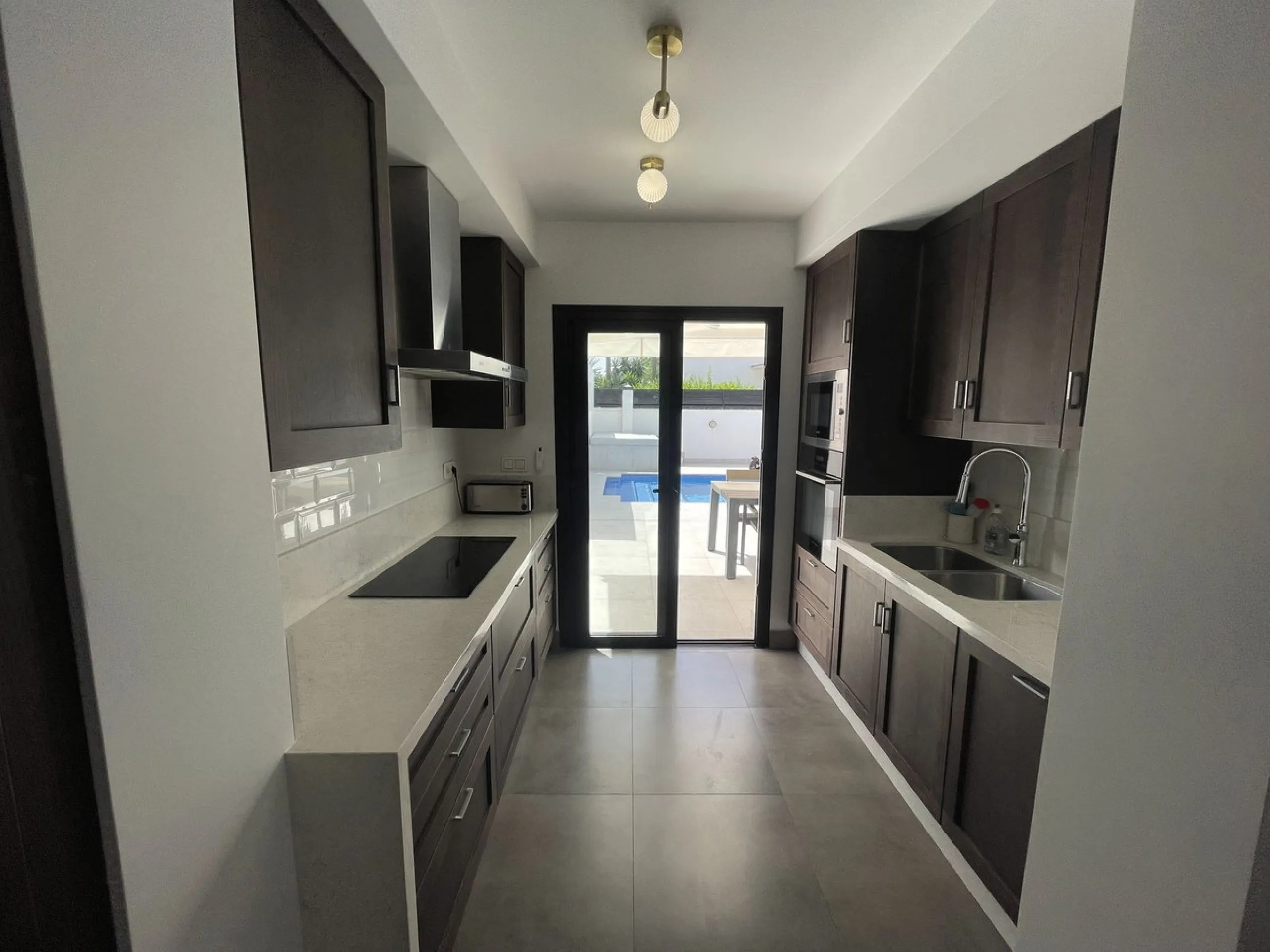 House - Detached Villa в продаже в Marbella, Málaga. В доме 3 спален и 3 ванных комнат. Площадь дома 195 м². Площадь участка 420 м²