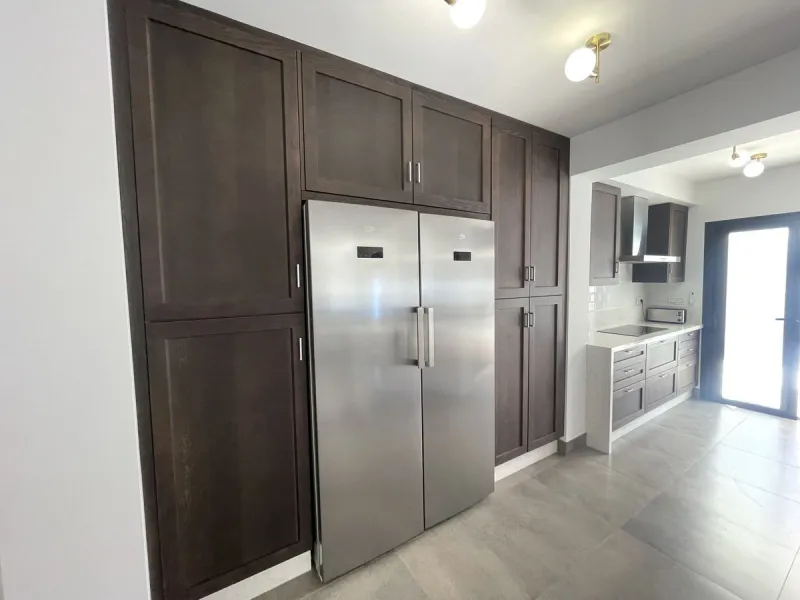 House - Detached Villa в продаже в Marbella, Málaga. В доме 3 спален и 3 ванных комнат. Площадь дома 195 м². Площадь участка 420 м²