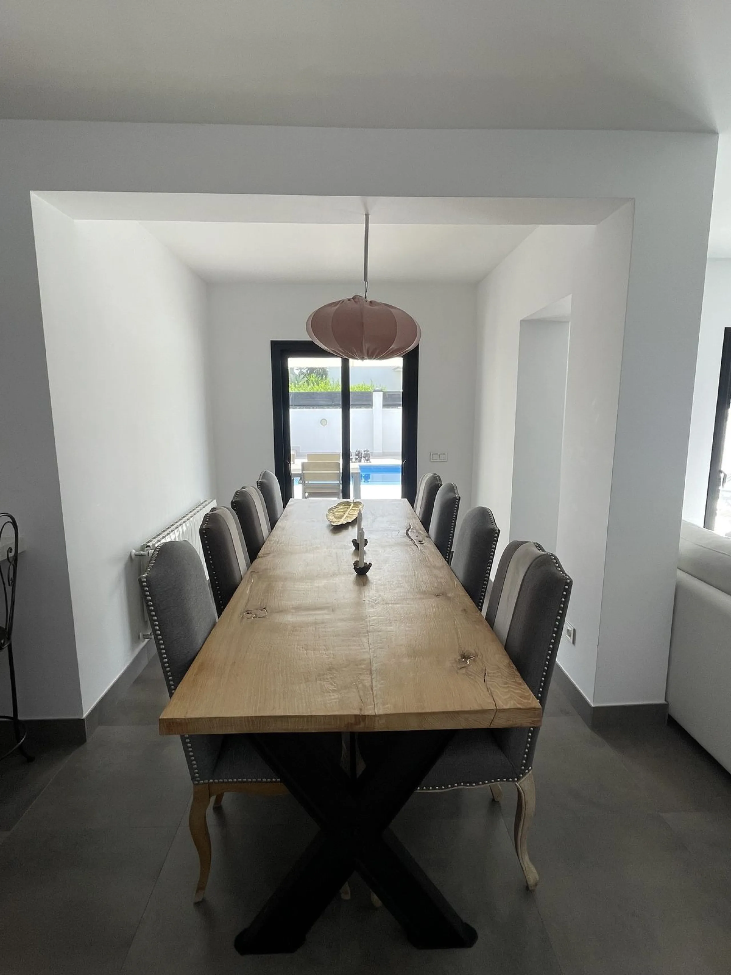 House - Detached Villa в продаже в Marbella, Málaga. В доме 3 спален и 3 ванных комнат. Площадь дома 195 м². Площадь участка 420 м²