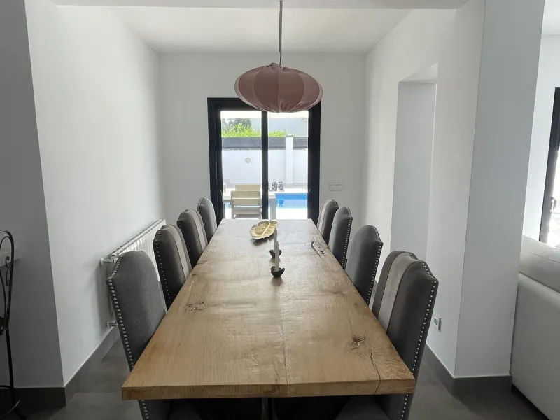 House - Detached Villa в продаже в Marbella, Málaga. В доме 3 спален и 3 ванных комнат. Площадь дома 195 м². Площадь участка 420 м²