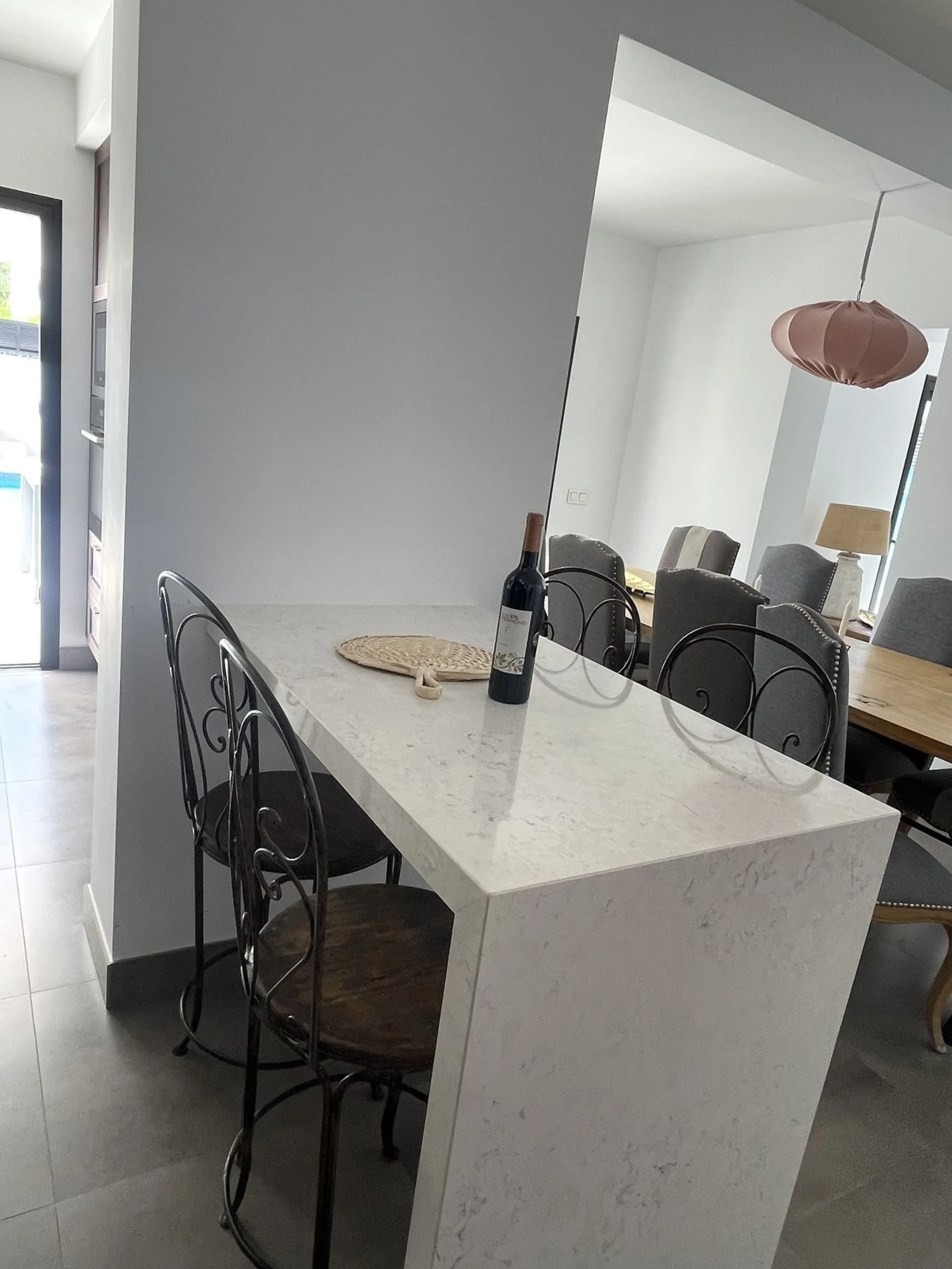 House - Detached Villa в продаже в Marbella, Málaga. В доме 3 спален и 3 ванных комнат. Площадь дома 195 м². Площадь участка 420 м²