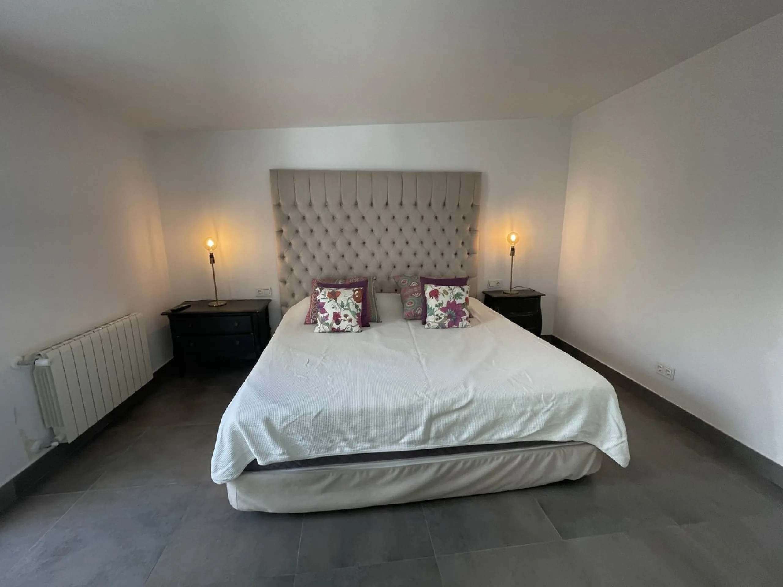 House - Detached Villa в продаже в Marbella, Málaga. В доме 3 спален и 3 ванных комнат. Площадь дома 195 м². Площадь участка 420 м²