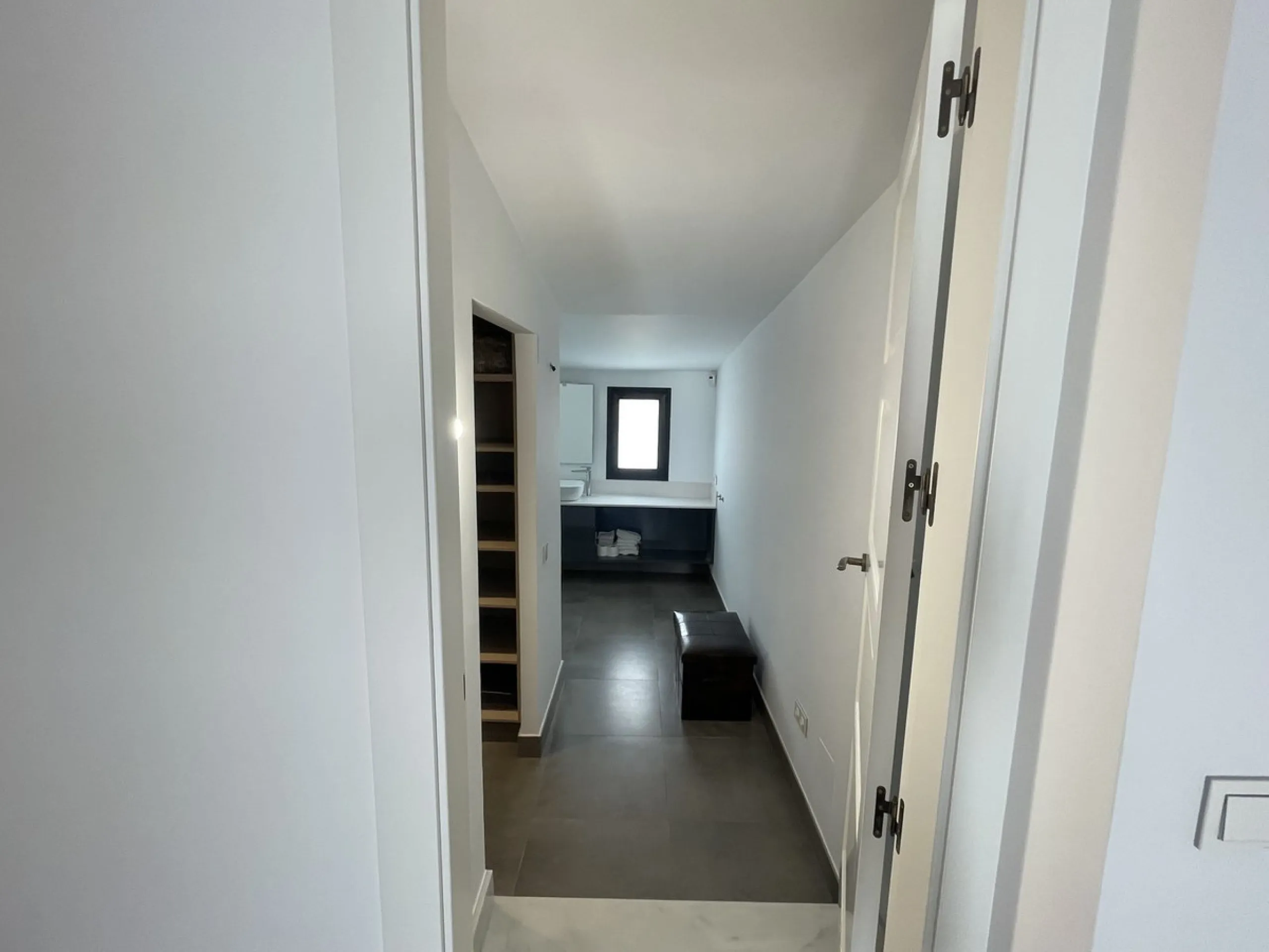 House - Detached Villa в продаже в Marbella, Málaga. В доме 3 спален и 3 ванных комнат. Площадь дома 195 м². Площадь участка 420 м²