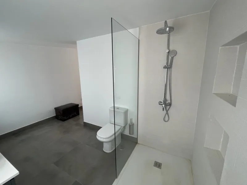 House - Detached Villa в продаже в Marbella, Málaga. В доме 3 спален и 3 ванных комнат. Площадь дома 195 м². Площадь участка 420 м²