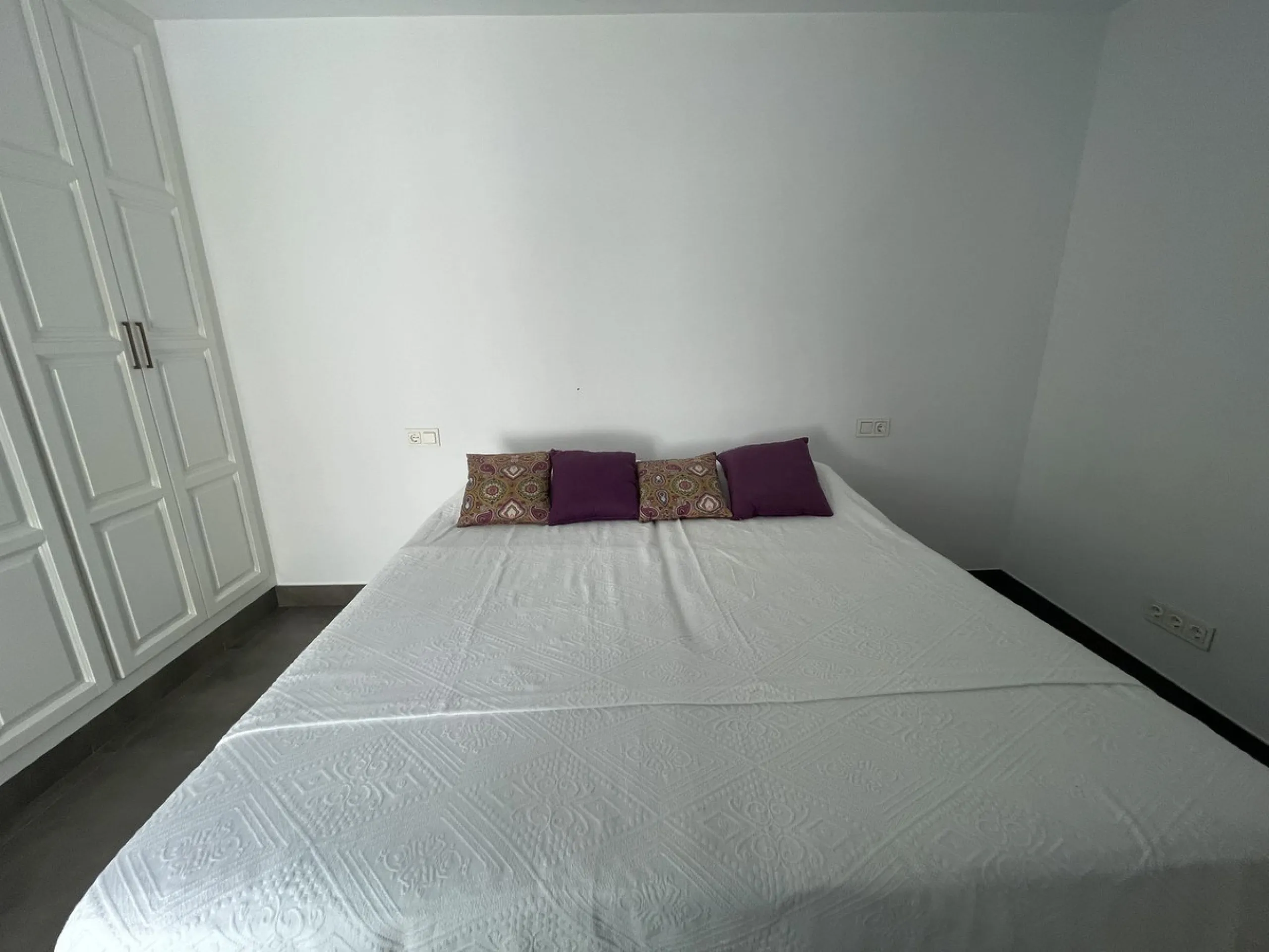 House - Detached Villa в продаже в Marbella, Málaga. В доме 3 спален и 3 ванных комнат. Площадь дома 195 м². Площадь участка 420 м²