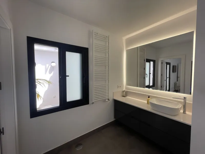 House - Detached Villa в продаже в Marbella, Málaga. В доме 3 спален и 3 ванных комнат. Площадь дома 195 м². Площадь участка 420 м²