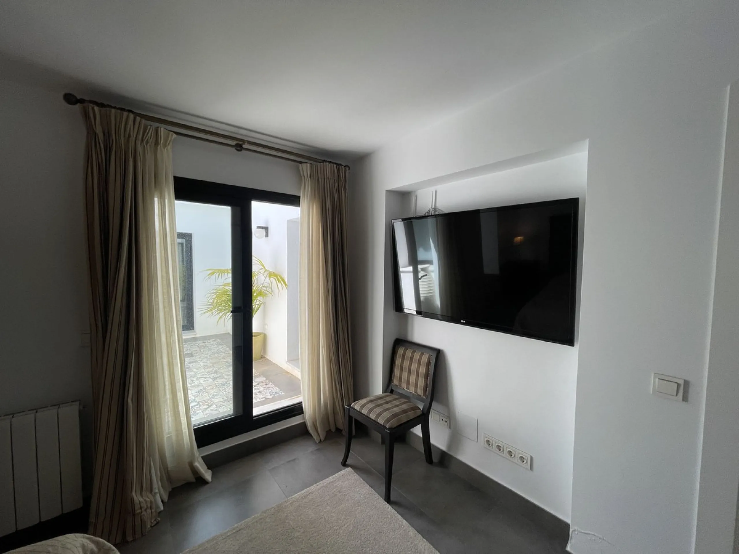 House - Detached Villa в продаже в Marbella, Málaga. В доме 3 спален и 3 ванных комнат. Площадь дома 195 м². Площадь участка 420 м²
