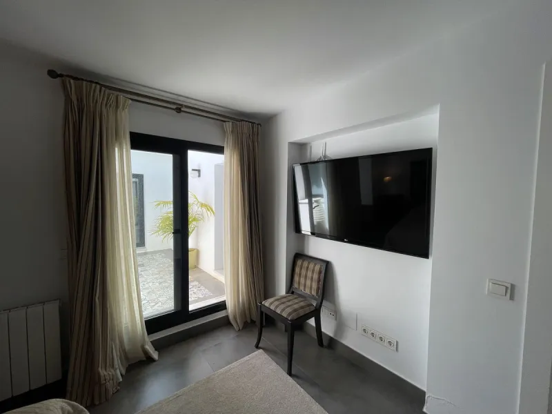 House - Detached Villa в продаже в Marbella, Málaga. В доме 3 спален и 3 ванных комнат. Площадь дома 195 м². Площадь участка 420 м²