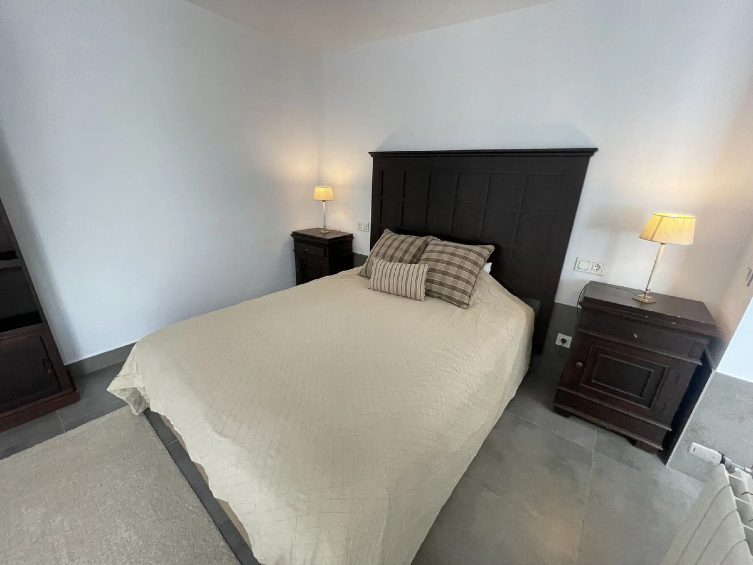 House - Detached Villa в продаже в Marbella, Málaga. В доме 3 спален и 3 ванных комнат. Площадь дома 195 м². Площадь участка 420 м²
