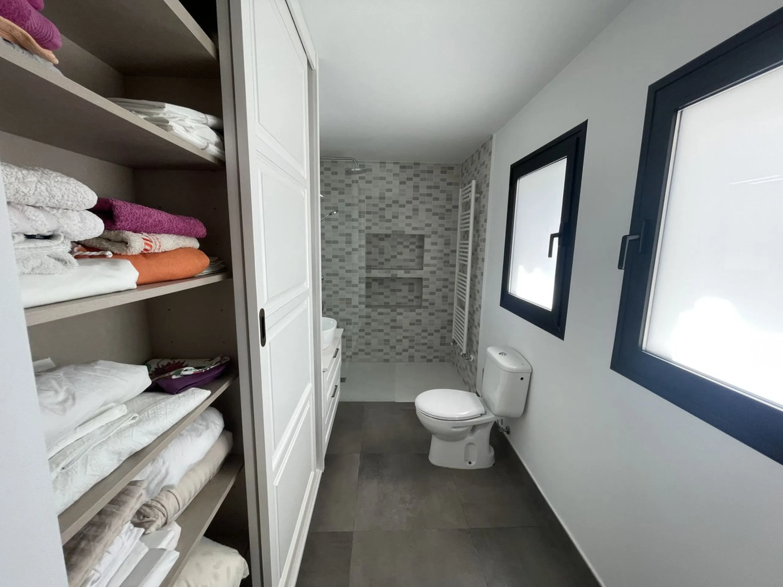 House - Detached Villa в продаже в Marbella, Málaga. В доме 3 спален и 3 ванных комнат. Площадь дома 195 м². Площадь участка 420 м²