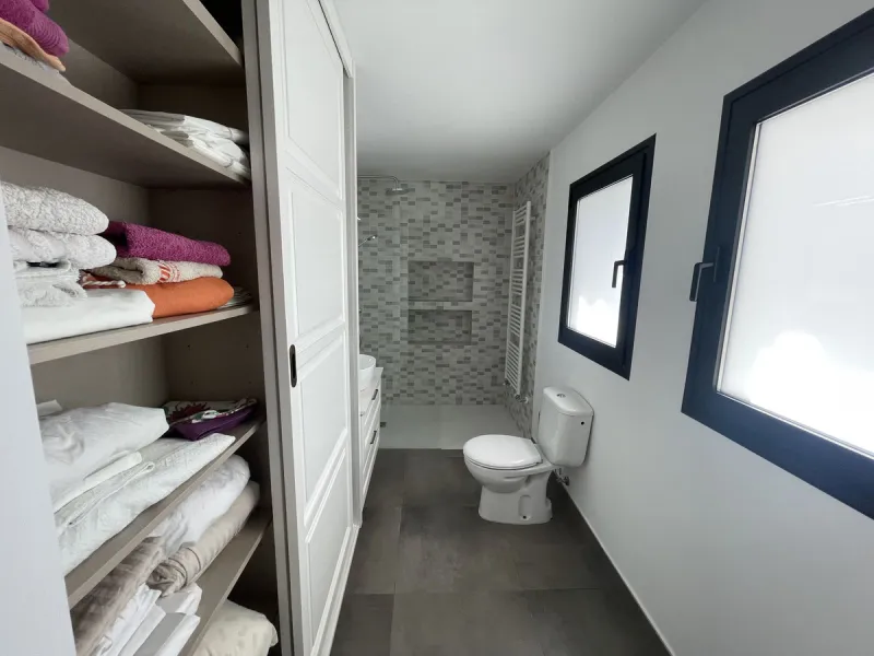 House - Detached Villa в продаже в Marbella, Málaga. В доме 3 спален и 3 ванных комнат. Площадь дома 195 м². Площадь участка 420 м²