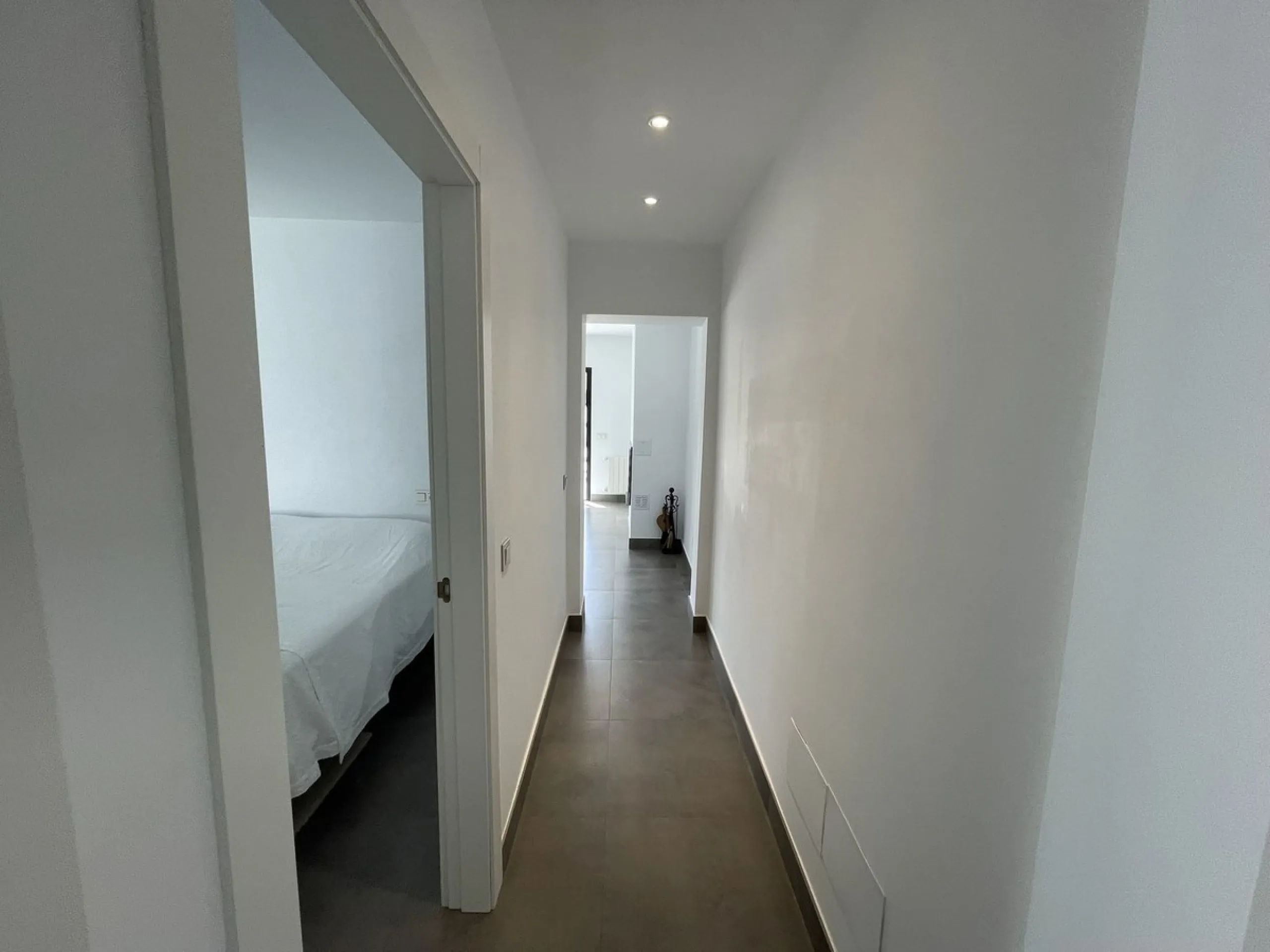 House - Detached Villa в продаже в Marbella, Málaga. В доме 3 спален и 3 ванных комнат. Площадь дома 195 м². Площадь участка 420 м²