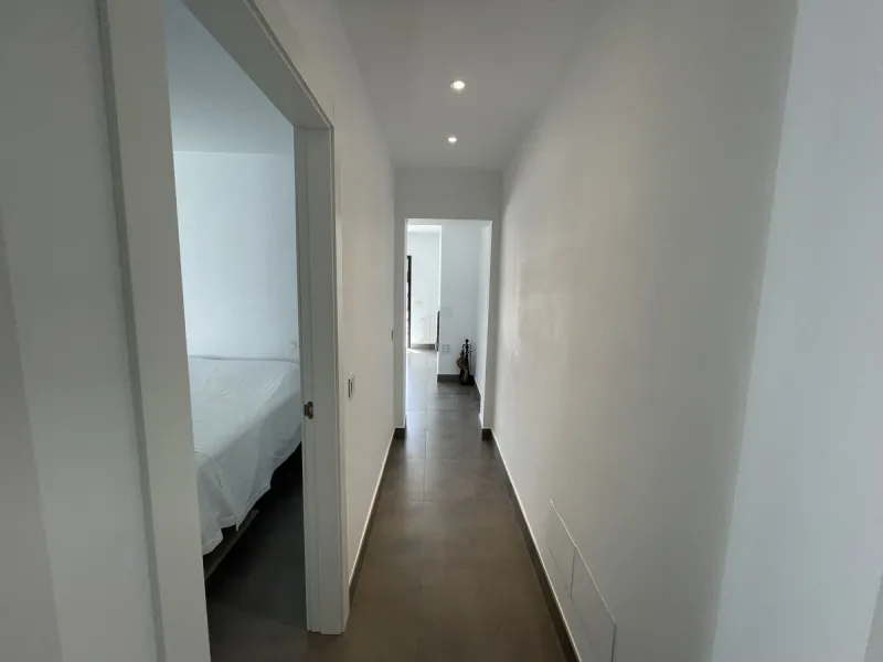 House - Detached Villa в продаже в Marbella, Málaga. В доме 3 спален и 3 ванных комнат. Площадь дома 195 м². Площадь участка 420 м²