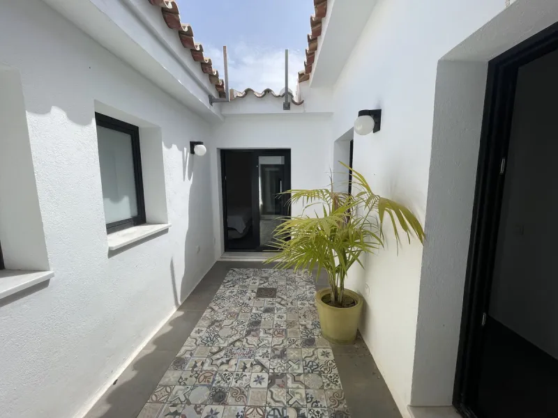 House - Detached Villa в продаже в Marbella, Málaga. В доме 3 спален и 3 ванных комнат. Площадь дома 195 м². Площадь участка 420 м²