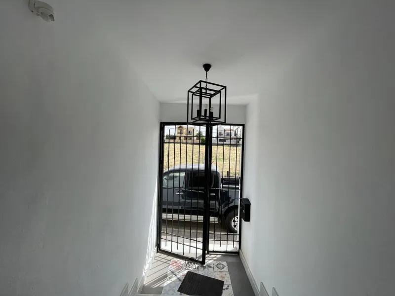 House - Detached Villa в продаже в Marbella, Málaga. В доме 3 спален и 3 ванных комнат. Площадь дома 195 м². Площадь участка 420 м²