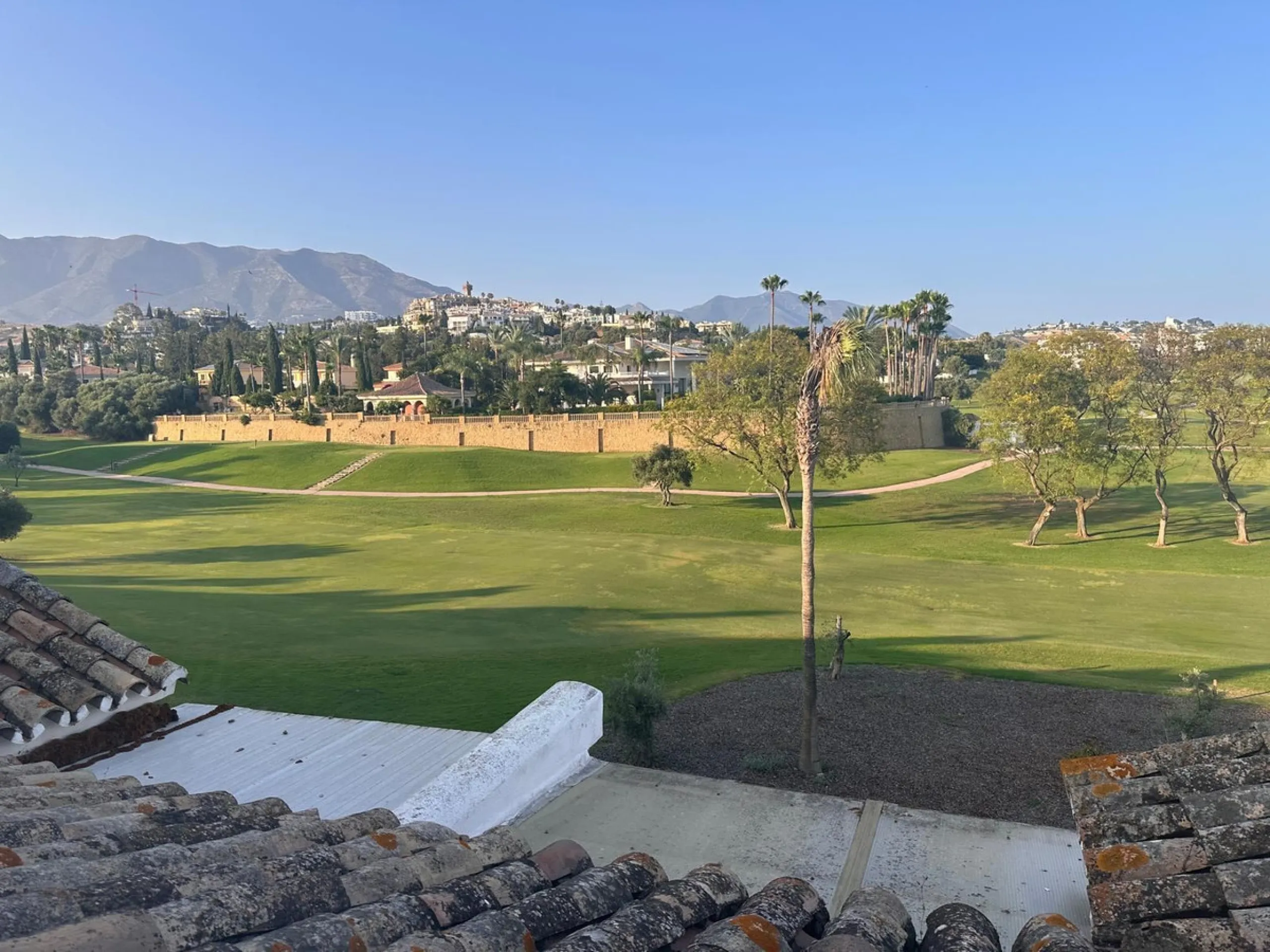 Apartment - Top Floor Apartment в продаже в Mijas, Málaga. В доме 2 спален и 2 ванных комнат. Площадь дома 143 м²