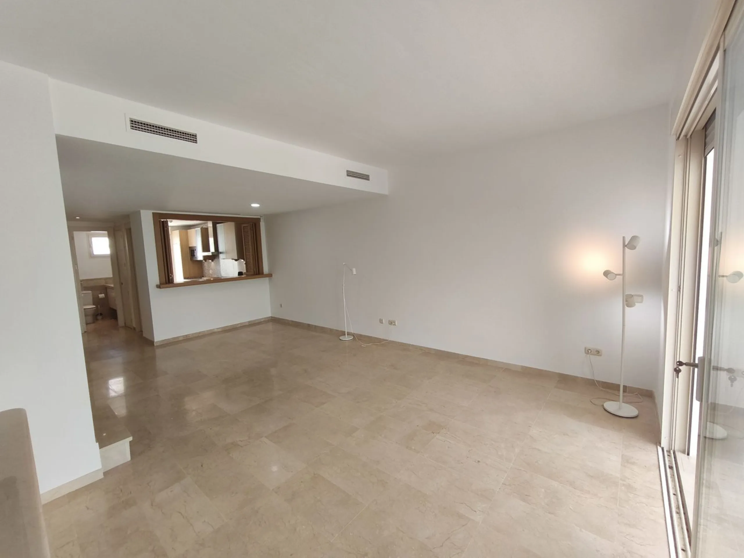 House - Townhouse в продаже в Mijas, Málaga. В доме 3 спален и 4 ванных комнат. Площадь дома 200 м². Площадь участка 18 м²