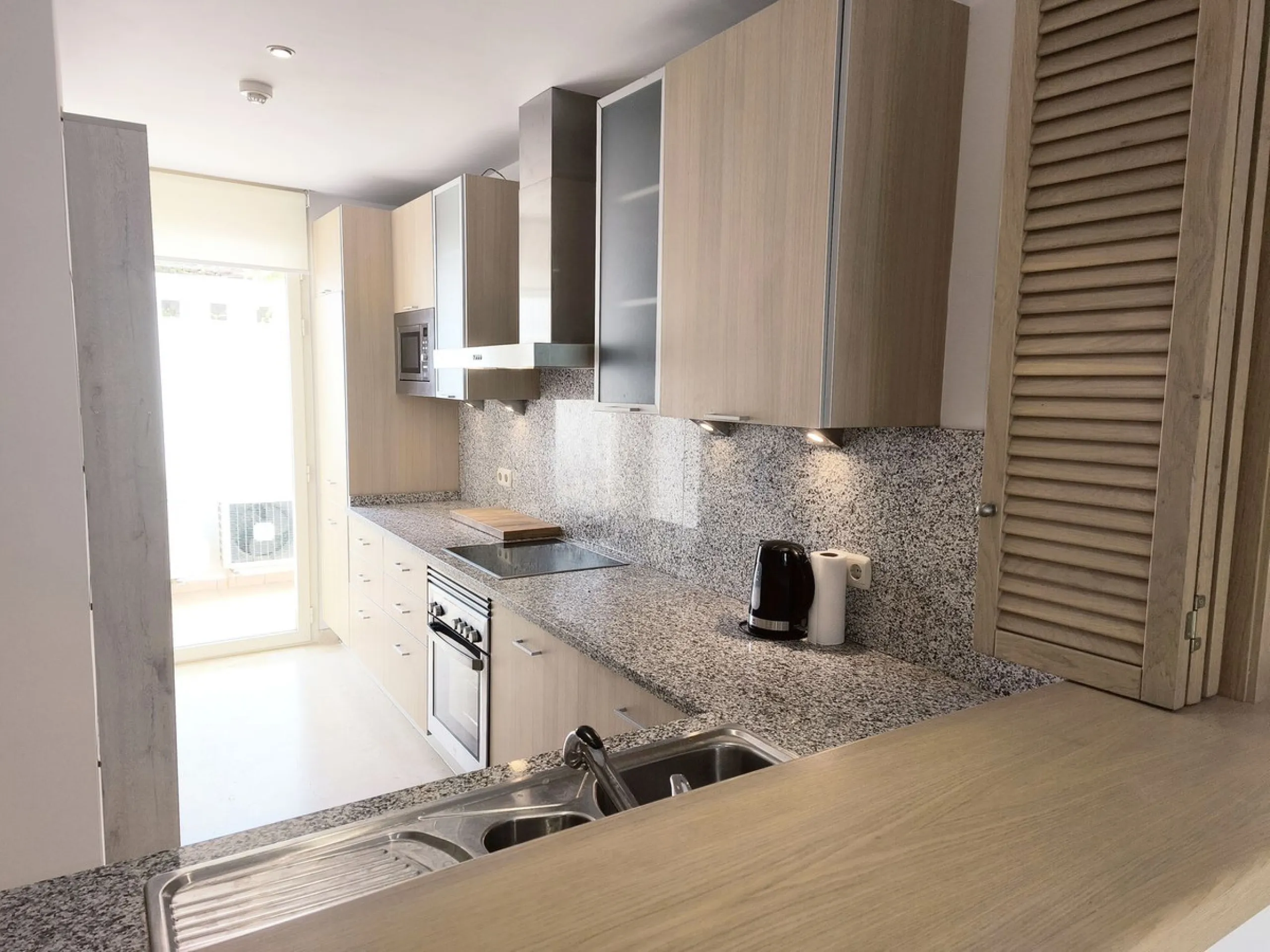 House - Townhouse в продаже в Mijas, Málaga. В доме 3 спален и 4 ванных комнат. Площадь дома 200 м². Площадь участка 18 м²