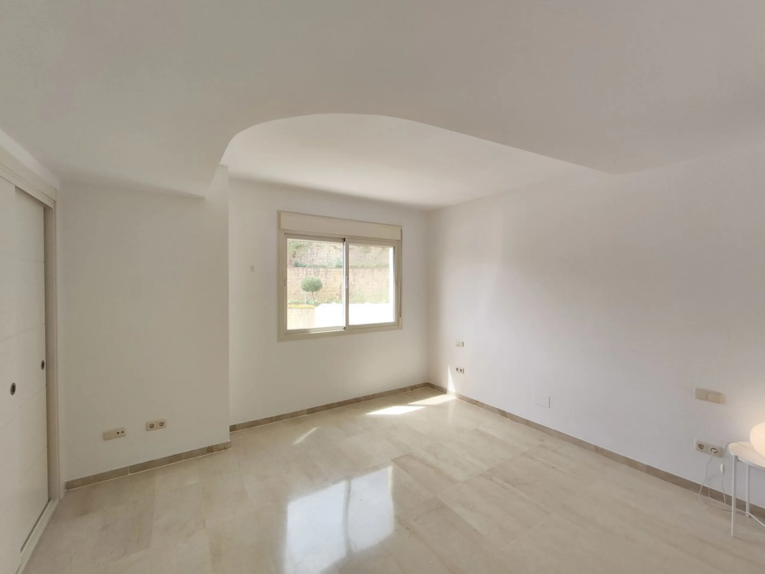 House - Townhouse в продаже в Mijas, Málaga. В доме 3 спален и 4 ванных комнат. Площадь дома 200 м². Площадь участка 18 м²