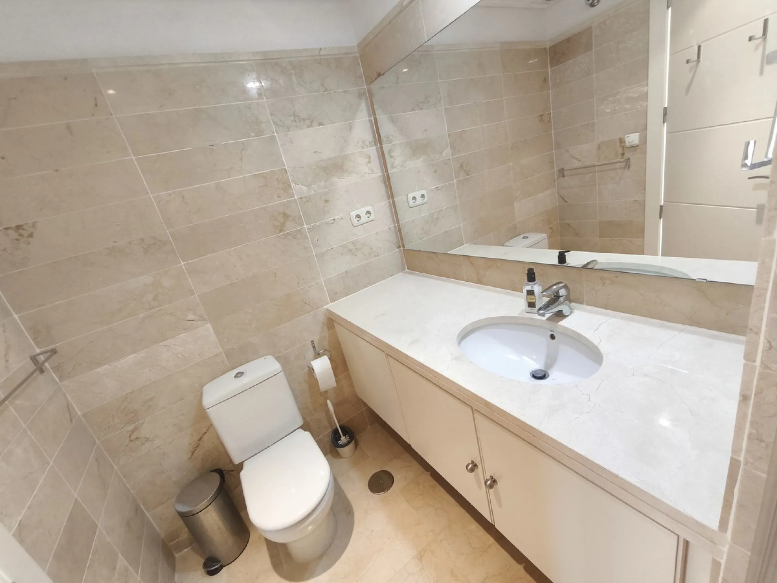 House - Townhouse в продаже в Mijas, Málaga. В доме 3 спален и 4 ванных комнат. Площадь дома 200 м². Площадь участка 18 м²