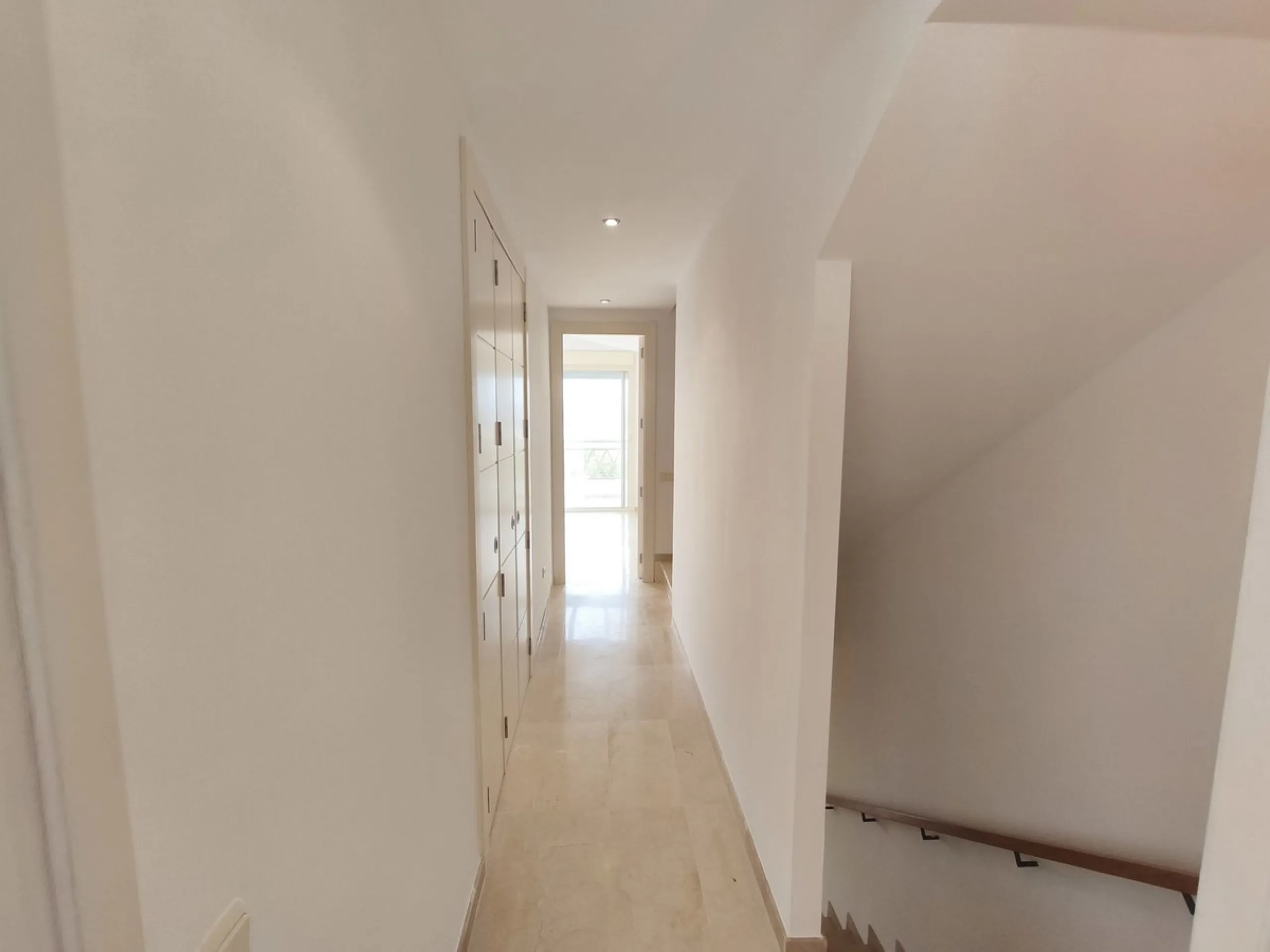 House - Townhouse в продаже в Mijas, Málaga. В доме 3 спален и 4 ванных комнат. Площадь дома 200 м². Площадь участка 18 м²