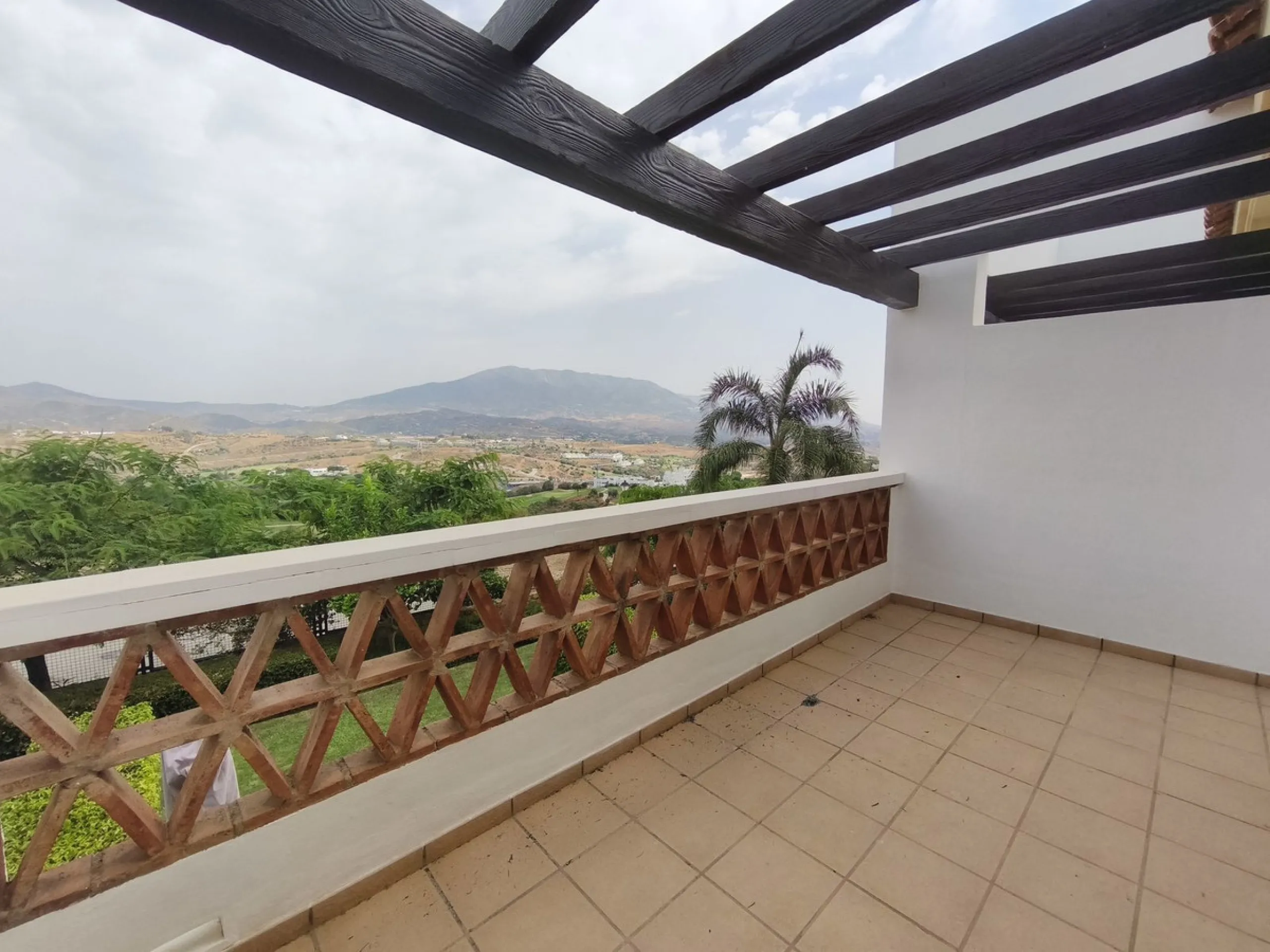 House - Townhouse в продаже в Mijas, Málaga. В доме 3 спален и 4 ванных комнат. Площадь дома 200 м². Площадь участка 18 м²