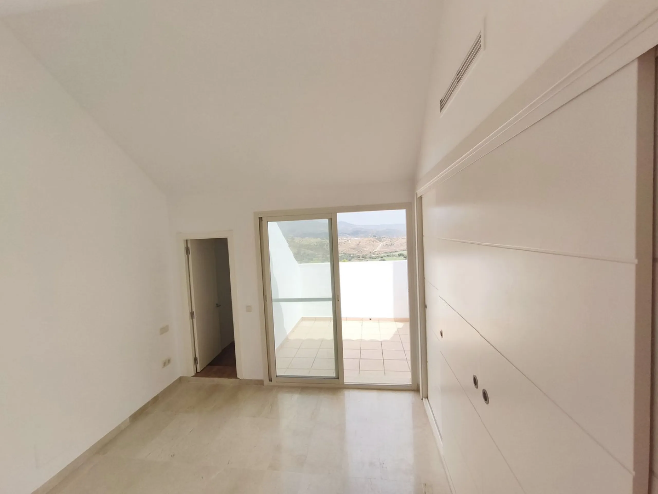 House - Townhouse в продаже в Mijas, Málaga. В доме 3 спален и 4 ванных комнат. Площадь дома 200 м². Площадь участка 18 м²