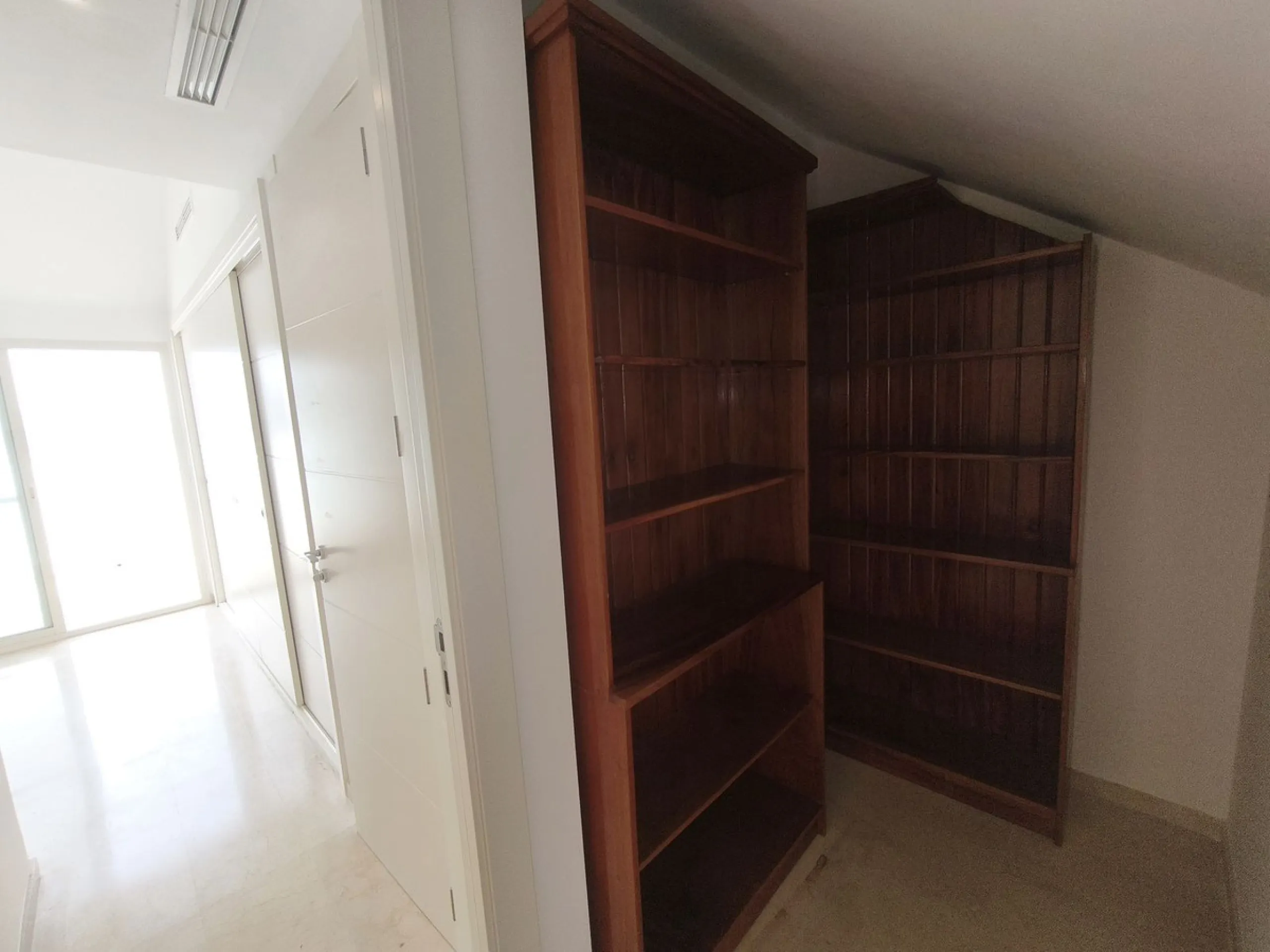 House - Townhouse в продаже в Mijas, Málaga. В доме 3 спален и 4 ванных комнат. Площадь дома 200 м². Площадь участка 18 м²