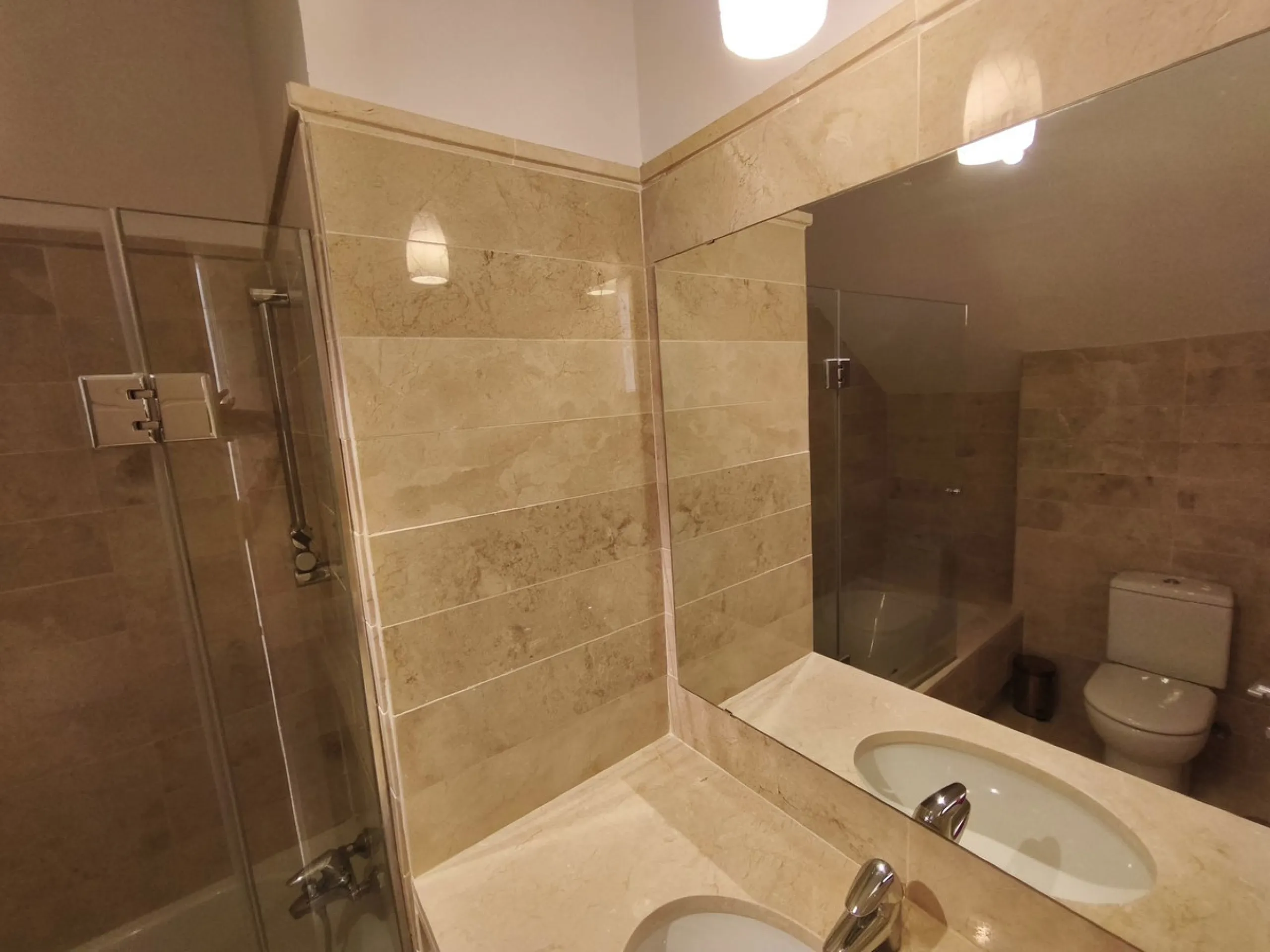 House - Townhouse в продаже в Mijas, Málaga. В доме 3 спален и 4 ванных комнат. Площадь дома 200 м². Площадь участка 18 м²