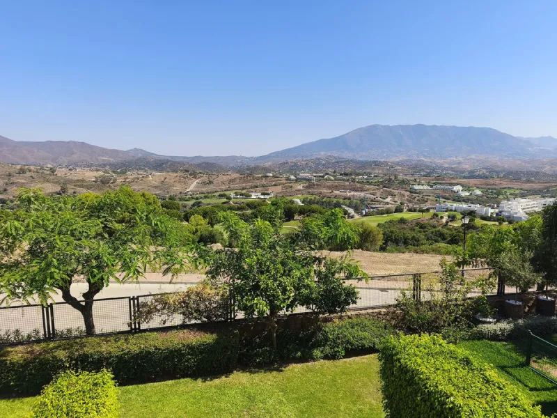 House - Townhouse в продаже в Mijas, Málaga. В доме 3 спален и 4 ванных комнат. Площадь дома 200 м². Площадь участка 18 м²