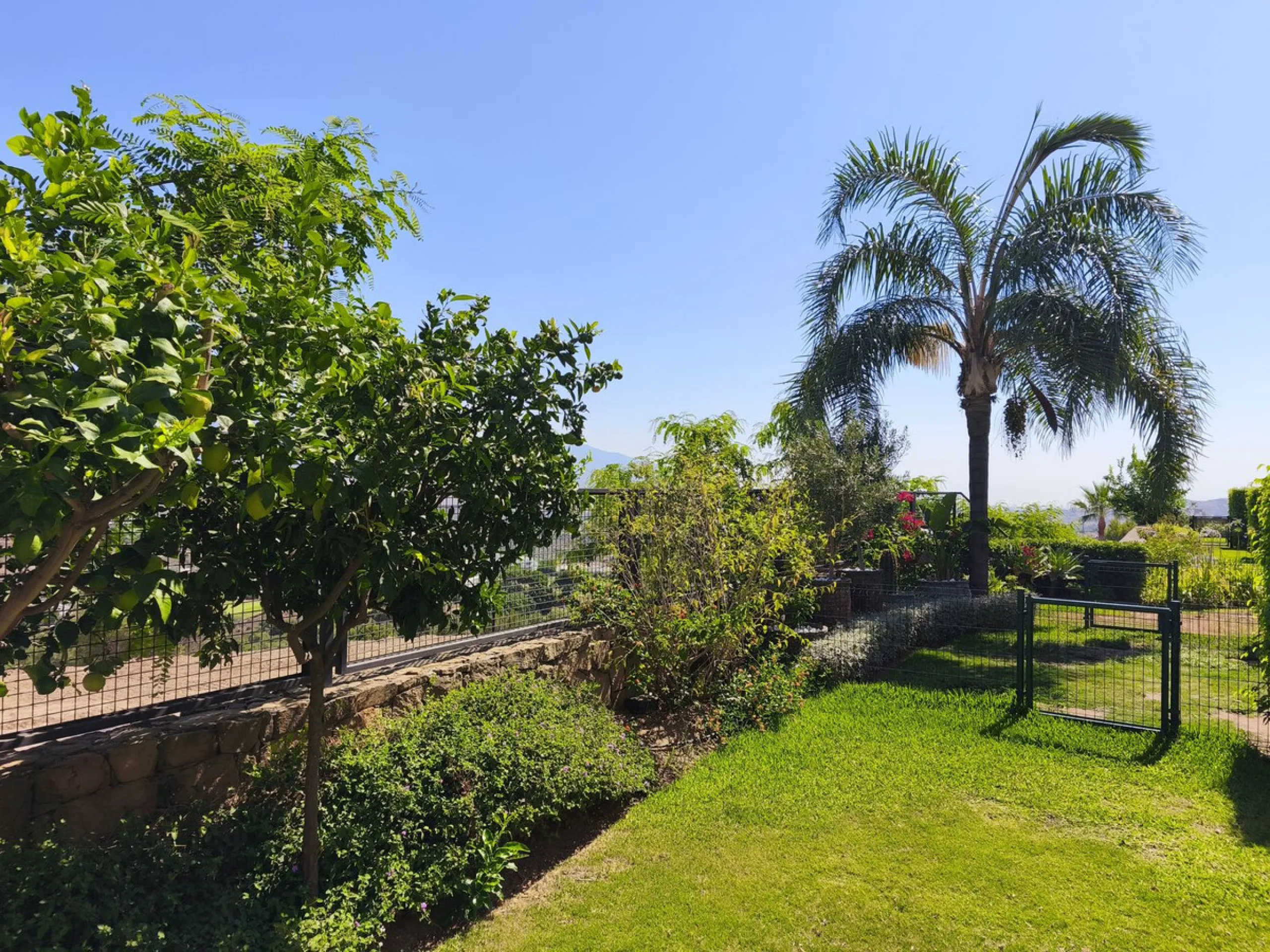 House - Townhouse в продаже в Mijas, Málaga. В доме 3 спален и 4 ванных комнат. Площадь дома 200 м². Площадь участка 18 м²