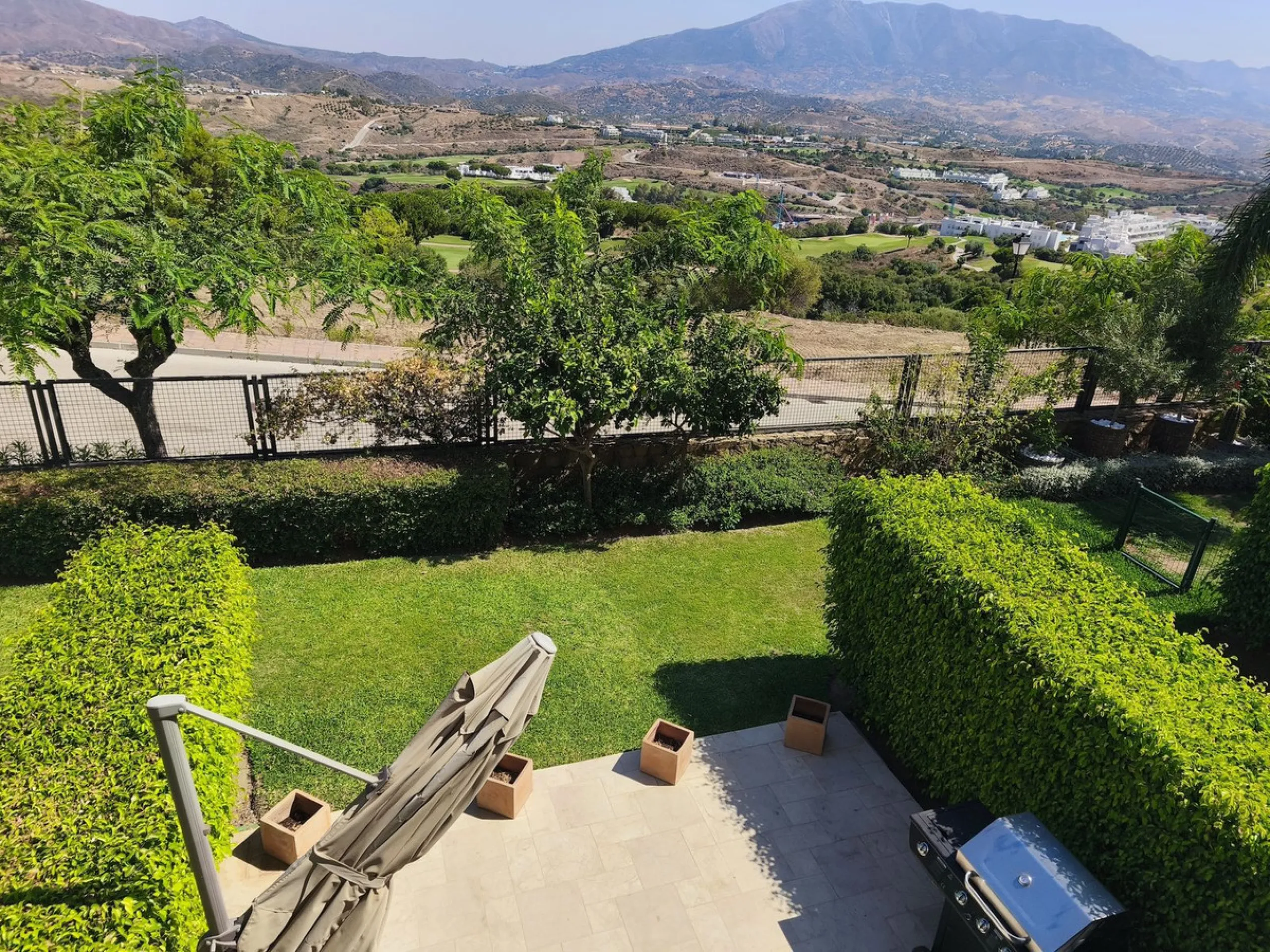 House - Townhouse в продаже в Mijas, Málaga. В доме 3 спален и 4 ванных комнат. Площадь дома 200 м². Площадь участка 18 м²