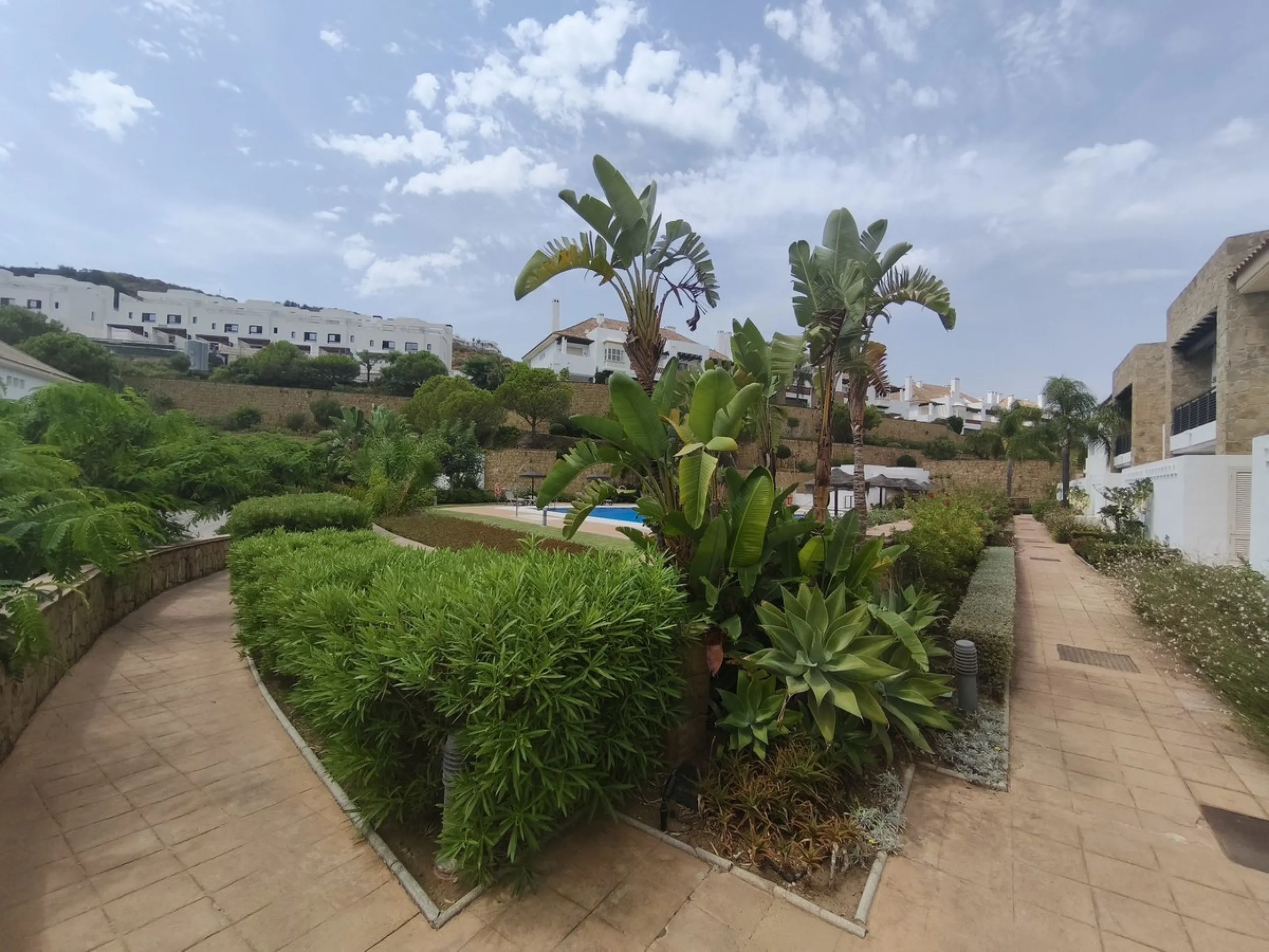 House - Townhouse в продаже в Mijas, Málaga. В доме 3 спален и 4 ванных комнат. Площадь дома 200 м². Площадь участка 18 м²