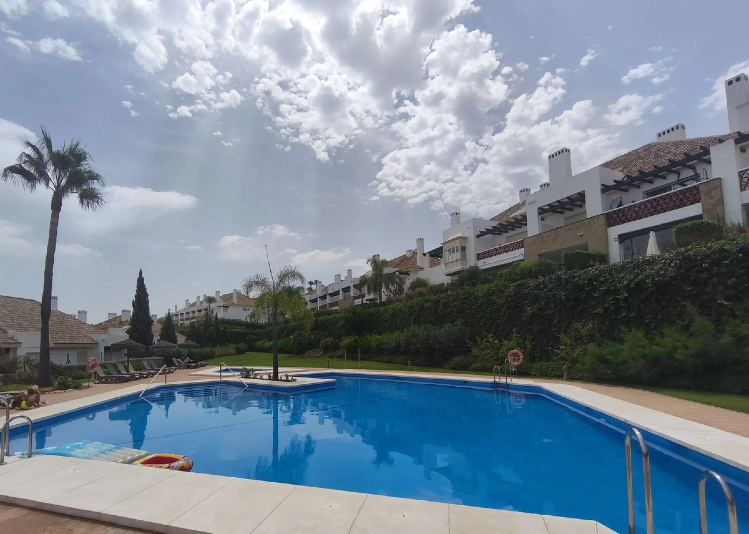 House - Townhouse в продаже в Mijas, Málaga. В доме 3 спален и 4 ванных комнат. Площадь дома 200 м². Площадь участка 18 м²