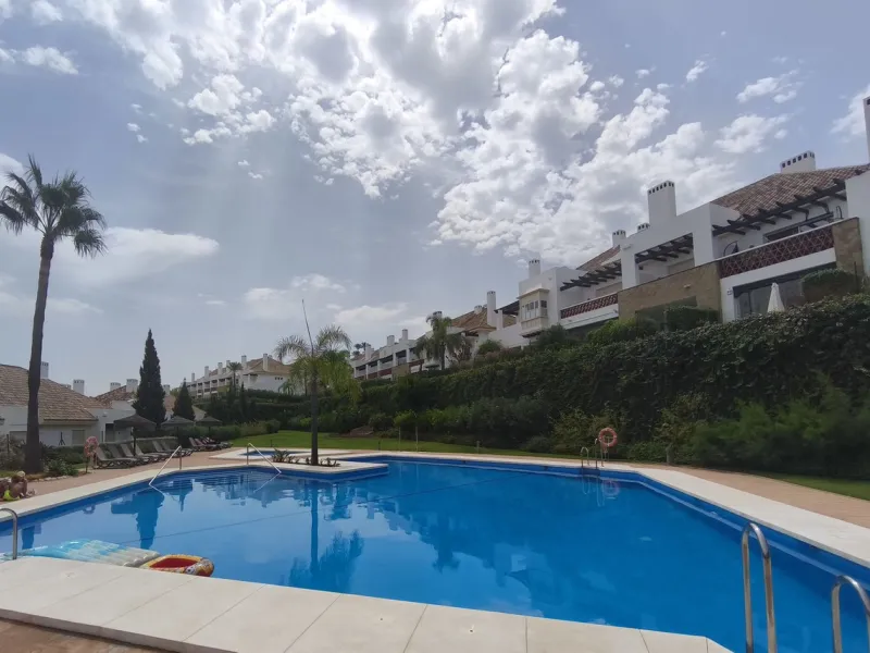 House - Townhouse в продаже в Mijas, Málaga. В доме 3 спален и 4 ванных комнат. Площадь дома 200 м². Площадь участка 18 м²