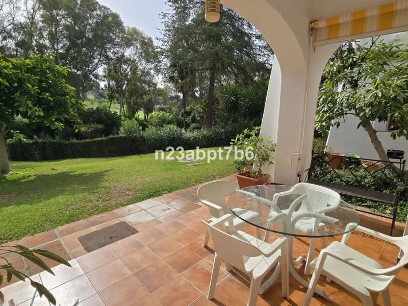 Apartment - Ground Floor Apartment в продаже в Marbella, Málaga. В доме 2 спален и 2 ванных комнат. Площадь дома 109 м²
