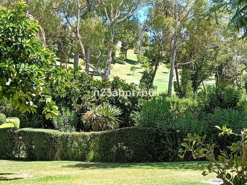 Apartment - Ground Floor Apartment в продаже в Marbella, Málaga. В доме 2 спален и 2 ванных комнат. Площадь дома 109 м²