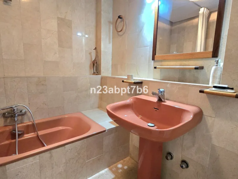 Apartment - Ground Floor Apartment в продаже в Marbella, Málaga. В доме 2 спален и 2 ванных комнат. Площадь дома 109 м²