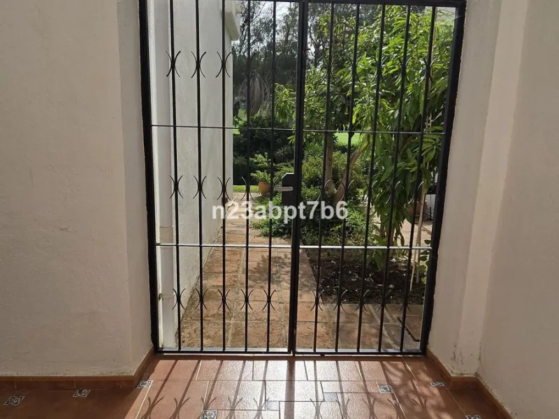 Apartment - Ground Floor Apartment в продаже в Marbella, Málaga. В доме 2 спален и 2 ванных комнат. Площадь дома 109 м²