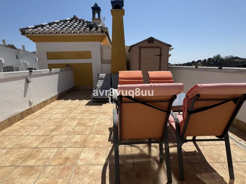 House - Townhouse в продаже в Mijas, Málaga. В доме 4 спален и 3 ванных комнат. Площадь дома 216 м². Площадь участка 321 м²