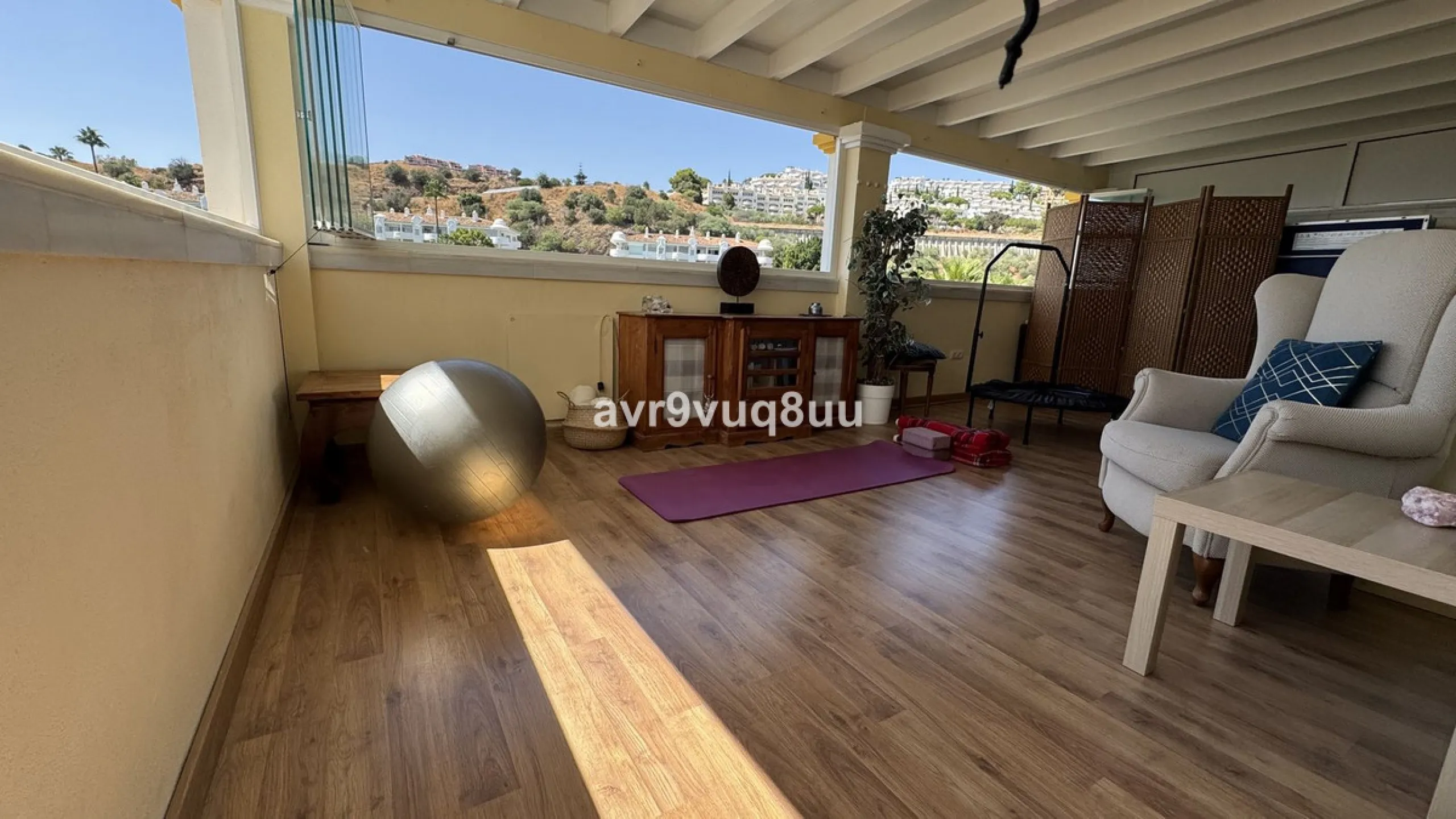 House - Townhouse в продаже в Mijas, Málaga. В доме 4 спален и 3 ванных комнат. Площадь дома 216 м². Площадь участка 321 м²