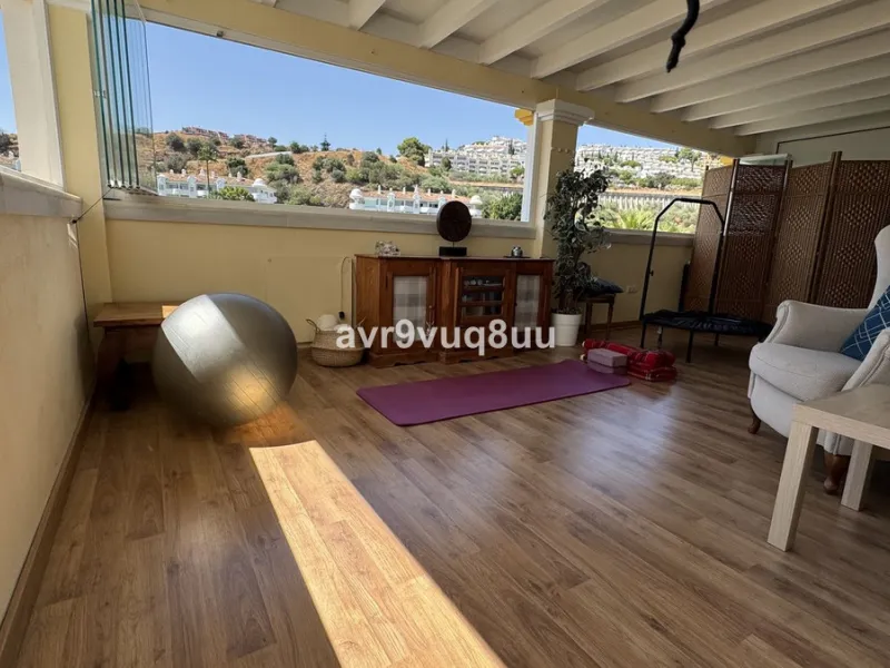 House - Townhouse в продаже в Mijas, Málaga. В доме 4 спален и 3 ванных комнат. Площадь дома 216 м². Площадь участка 321 м²