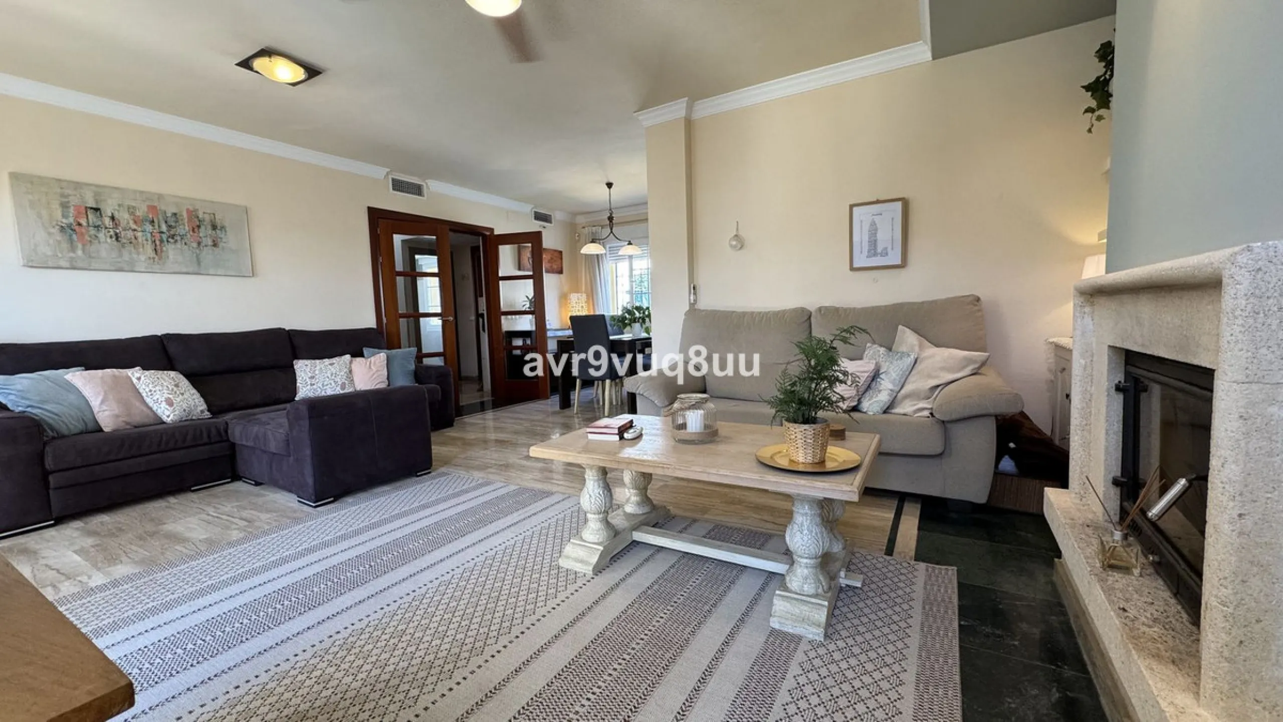House - Townhouse в продаже в Mijas, Málaga. В доме 4 спален и 3 ванных комнат. Площадь дома 216 м². Площадь участка 321 м²