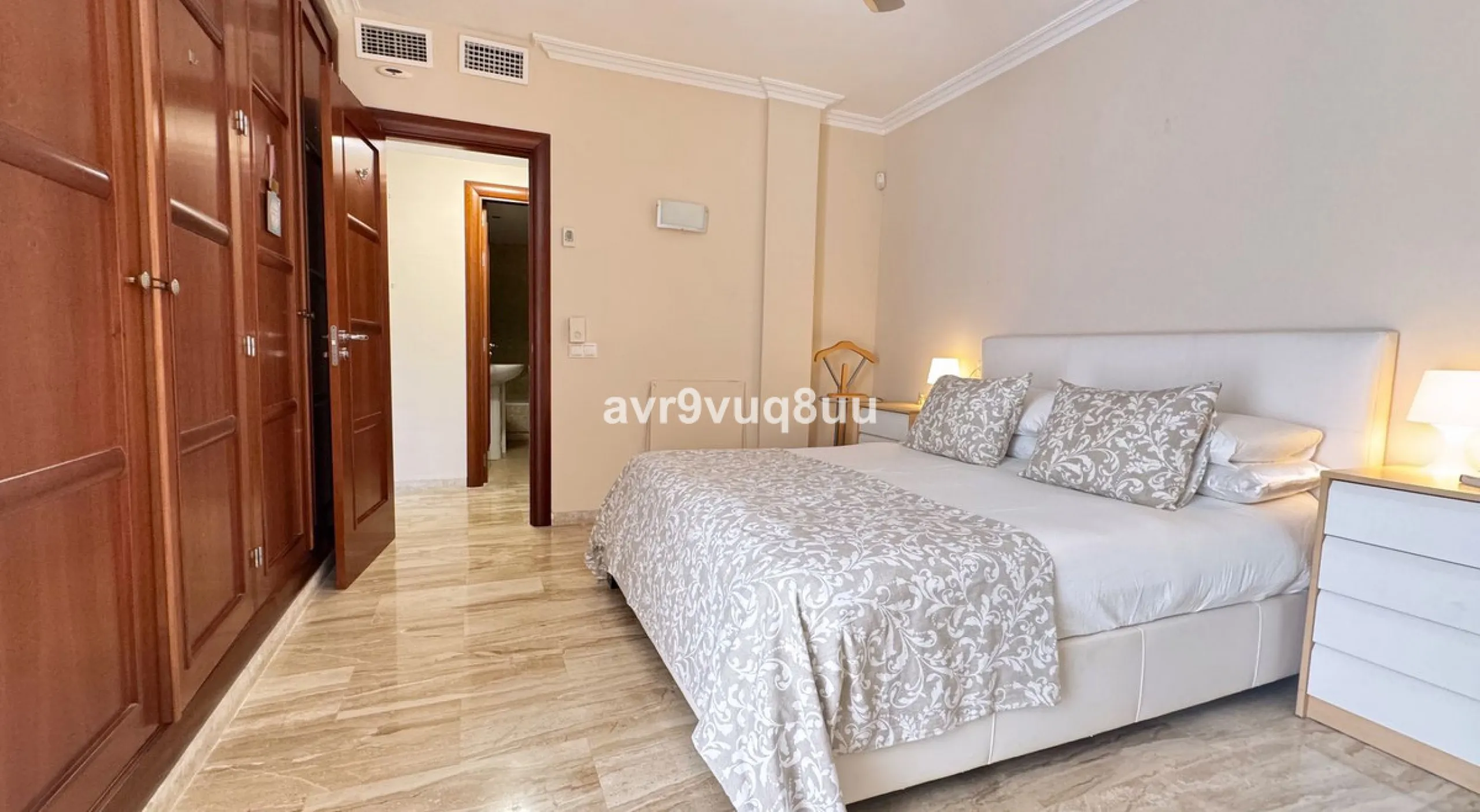 House - Townhouse в продаже в Mijas, Málaga. В доме 4 спален и 3 ванных комнат. Площадь дома 216 м². Площадь участка 321 м²
