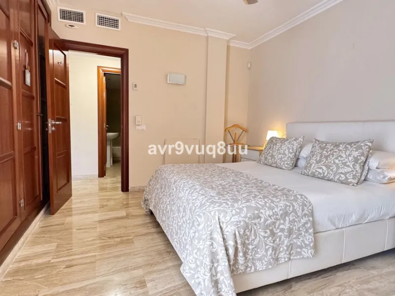 House - Townhouse в продаже в Mijas, Málaga. В доме 4 спален и 3 ванных комнат. Площадь дома 216 м². Площадь участка 321 м²