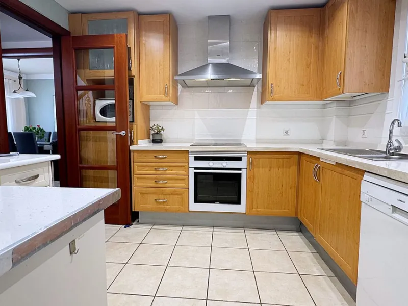 House - Townhouse в продаже в Mijas, Málaga. В доме 4 спален и 3 ванных комнат. Площадь дома 216 м². Площадь участка 321 м²