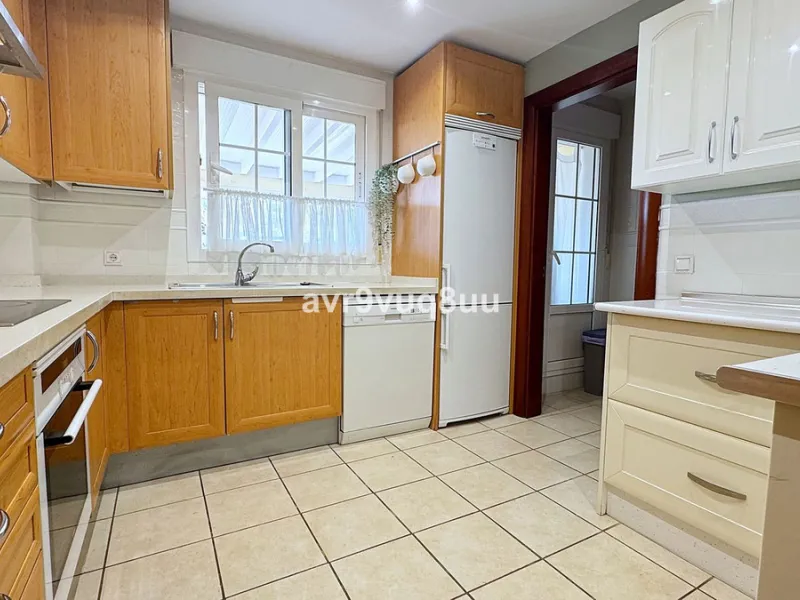 House - Townhouse в продаже в Mijas, Málaga. В доме 4 спален и 3 ванных комнат. Площадь дома 216 м². Площадь участка 321 м²