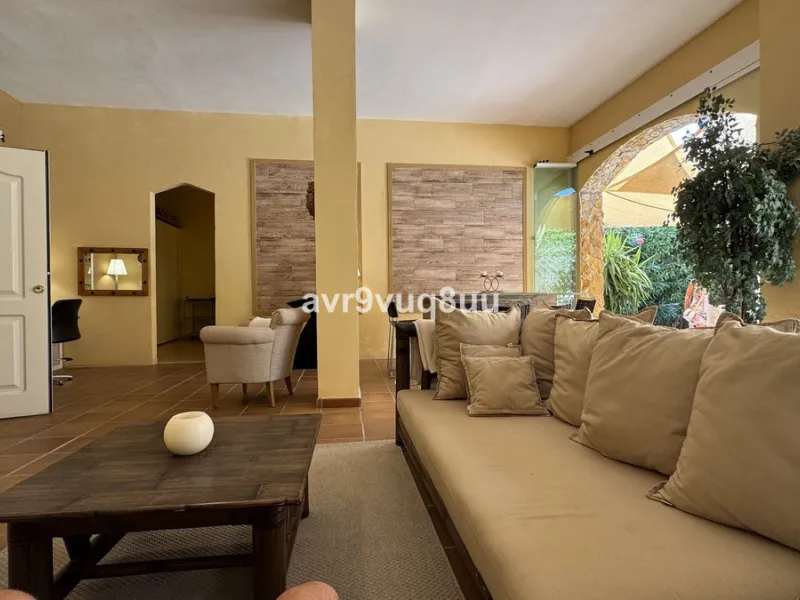 House - Townhouse в продаже в Mijas, Málaga. В доме 4 спален и 3 ванных комнат. Площадь дома 216 м². Площадь участка 321 м²