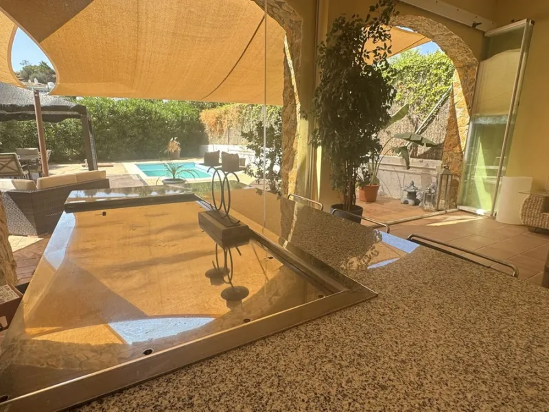 House - Townhouse в продаже в Mijas, Málaga. В доме 4 спален и 3 ванных комнат. Площадь дома 216 м². Площадь участка 321 м²