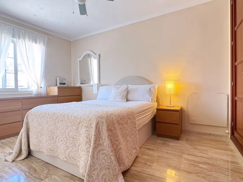 House - Townhouse в продаже в Mijas, Málaga. В доме 4 спален и 3 ванных комнат. Площадь дома 216 м². Площадь участка 321 м²